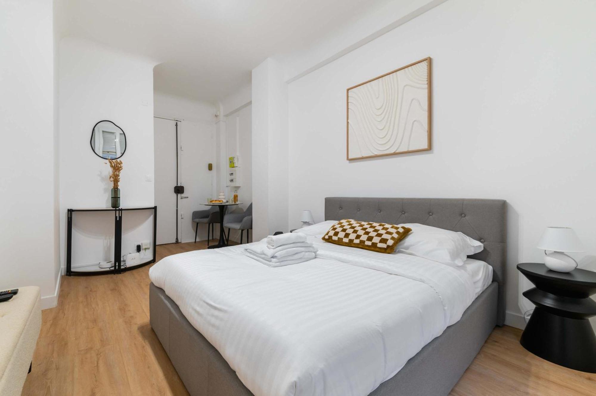 Apartment Elegant Sacre Coeur Metro Anvers - 18 -2p - Flat-guest Paris